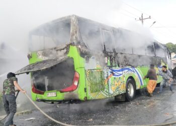 Bus Pariwisata Terbakar di Simalungun