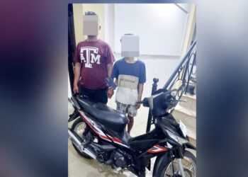 kedua pelaku jambret, SAIP dan SSS serta sepeda motornya.