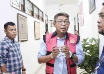 dr Bambang Prabowo selaku Dirut RSUP H. Adam Malik ditahan Kejari Medan. (Foto Ist)