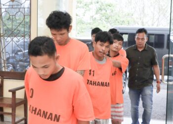 Ke empat pelaku curanmor saat  pdiamankan ke ruangan Sat Reskrim Polres Simalungun