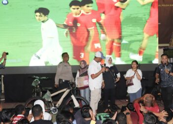 Polres Tanjung Balai Fasilitasi Warga Nobar Laga Semifinal AFC U-23