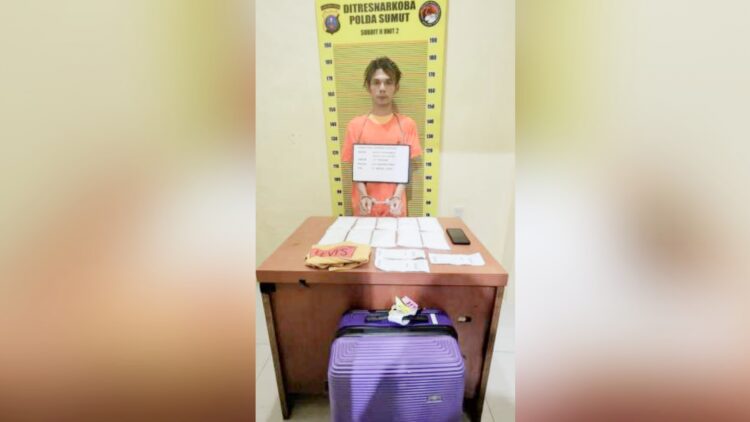Kurir sabu 1,9 kg tujuan Kendari. (Foto Ist)
