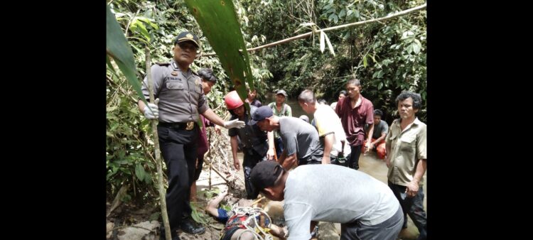 Jenajah Harapan Gultom saat di evakuasi dari TKP