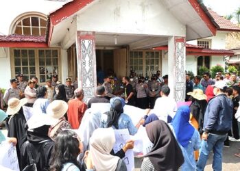 Polres Siantar Pengamanan Unras Arwana di Kantor DPRD Berjalan aman dan Damai