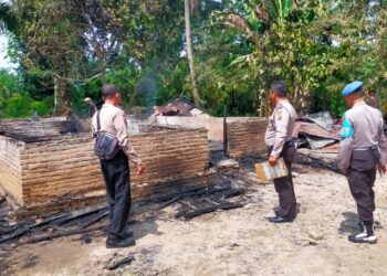 Personil Polsek Perdagangan saat olah TKP