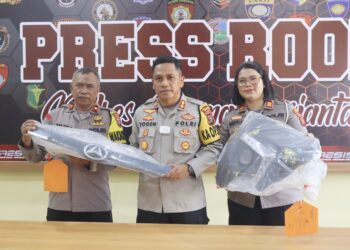 Kapolres Siantar AKBP Yogen Heroes Baruno SH, SIK didampingi Wakapolres KOMPOL Ahmad Wahyudi SH dan Kasat Lantas AKP Gabriellah A Gultom SIK MH dalam siaran persnya