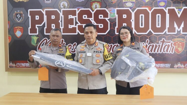 Kapolres Siantar AKBP Yogen Heroes Baruno SH, SIK didampingi Wakapolres KOMPOL Ahmad Wahyudi SH dan Kasat Lantas AKP Gabriellah A Gultom SIK MH dalam siaran persnya