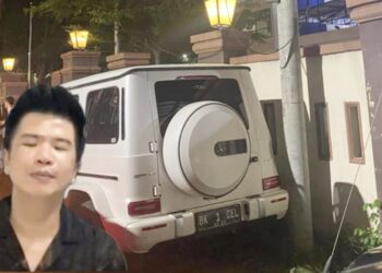 Mobil Mercedes-Benz G63 AMG BK 1 CEL dan pengemudi mobil yang diamankan polisi. (Foto Ist)