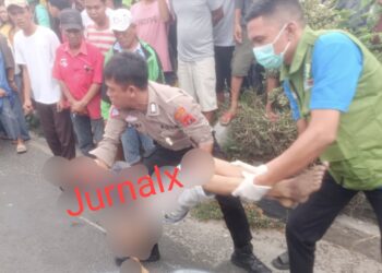 Personil Unit Gakkum bantu evakuasi jenajah Fajar dari TKP