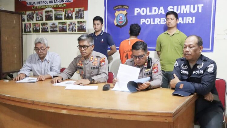 Kapolres Dairi, AKBP Agus Bahari Parama Artha saat paparan atas penangkapan pelaku penghina suku Pakpak. (Foto Ist)