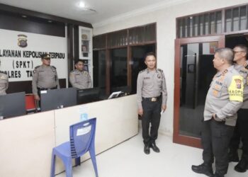 Kapolda Sumut, Irjen Pol Agung Setya Imam Effendi, meninjau ruangan SPKT Polres Taput. (Foto Ist)