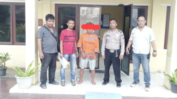 Pelaku Curat SP alias Lobar diapit Kanit Reskrim AIPTU Ricardo Rajagukguk dan Tim