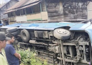 Bus Pariwisata Big Bird B 7798 BAA menabrak empat pejalan kaki di Jalinsum Medan-Tarutung, tepatnya di Desa Pasar Lumbanjulu, Kecamatan Lumbanjulu, Kabupaten Toba.