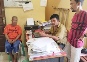 Tersangka curammor NP alias Ompong diperiksa penyidikan pembantu Unit Reskrim Polsek Siantar Martoba