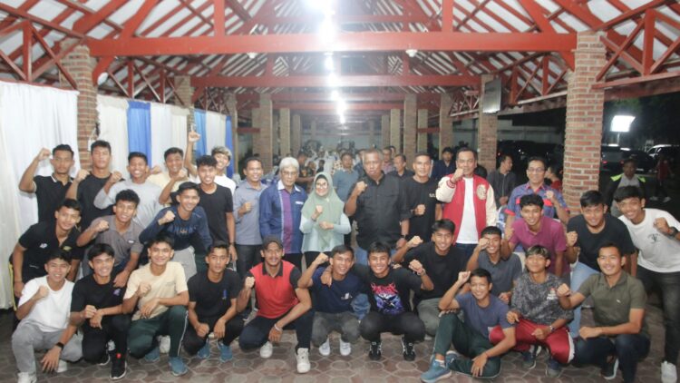 dr Susanti Menjamu Makan Malam Tim Sepakbola PON Sumut di Rumdis Walikota Siantar