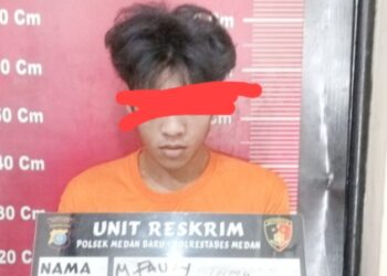 Pelaku bongkar rumah yang ditangkap Polsek Medan Baru. (Foto Ist)