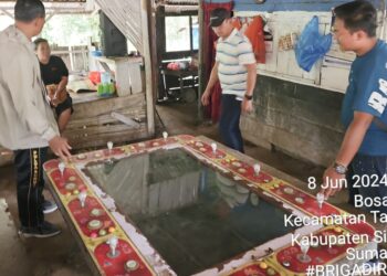 Kapolsek Tanah Jawa KOMPOL Asmon Bufitra pimpin penggerebekan lokasi judi gelper
