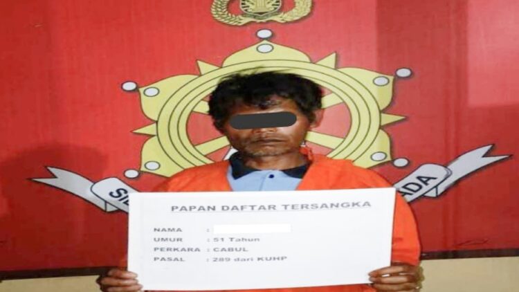Pelaku yang meremas payudara yang ditangkap Polres Dairi. (Foto Ist)