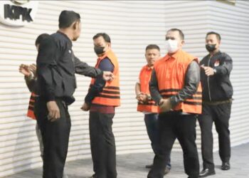 Rekanan Bupati Labuhanbatu nonaktif, Erik Adtrada Ritonga saat di KPK