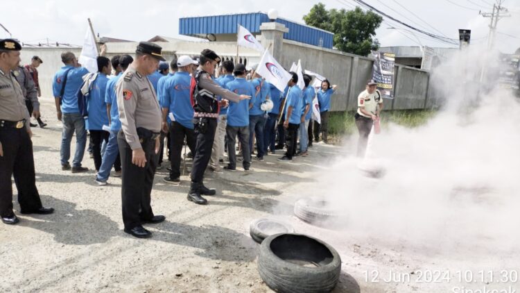Polsek Serbalawan Amankan Aksi Unras Serikat Buruh di Depo PT Indomarko Prismatama