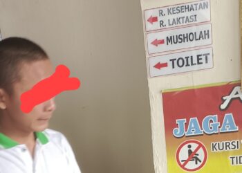 AS saat digiring petugas pengawal tahanan untuk kembali ke Lapas Kelas IIA Siantar usai disidangkan