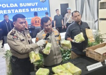 Kapolrestabes Medan Kombes Pol Dr Teddy John Sahala saat paparan hasil tangkapan tiga kurir sabu beserta Kg sabu. (Foto Ist)