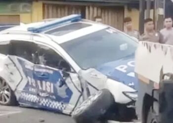 Mobil dinas Sat Lantas Polrestabes Medan saat masih di TKP. (Foto Ist)
