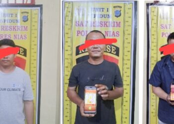 Tiga orang pemain judi online. (Foto Ist)