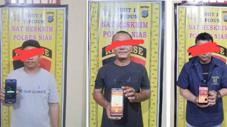 Tiga orang pemain judi online. (Foto Ist)