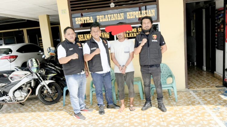 Pelaku HTS diapit Tim Unit Reskrim Polsek Siantar Selatan