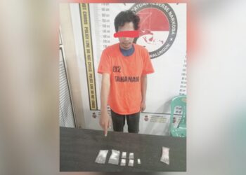Tersangka Rizal dan barang bukti