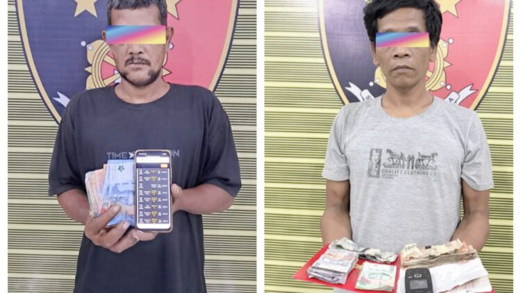 Dua pelaku judi togel yang ditangkap Polres Padang Lawas. (Foto Ist)