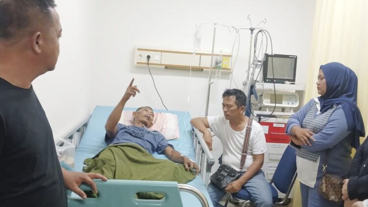 Korban selamat, Supianto mendapatkan perawatan medis