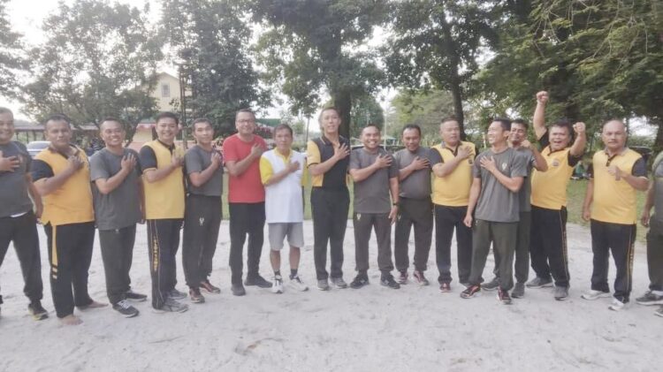 Kapolsek Tanah Jawa Gelar Pertandingan Bola Voli Meriahkan HUT RI ke-79