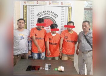Ketiga tersangka dan barang bukti
