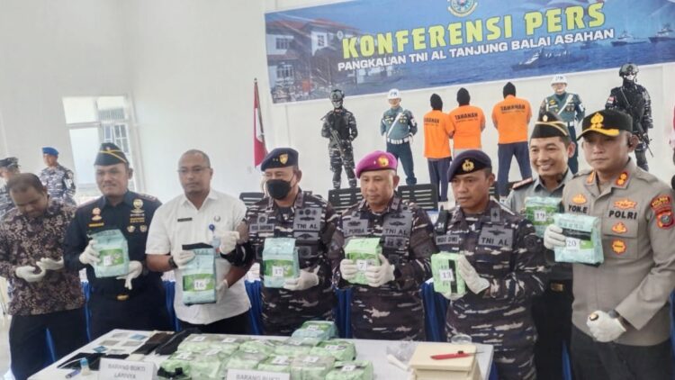 Pangkoarmada I Laksamana Muda TNI Dr Yoos Suryono Hadi MTr (Han) MTr Opsla pimpin konfrensi pers