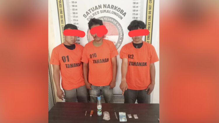 ketiga tersangka dan barang bukti