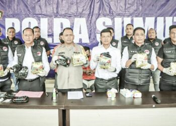 Kapolres Sergai AKBP Jhon Hery Sitepu, S.I.K saat paparan tangkapan pelaku jaringan narkoba internasional. (Foto Ist)