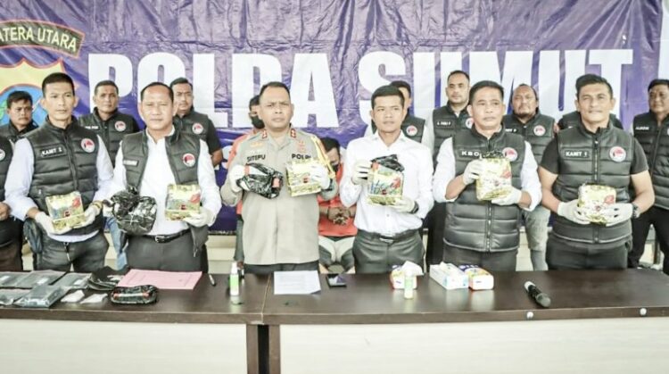 Kapolres Sergai AKBP Jhon Hery Sitepu, S.I.K saat paparan tangkapan pelaku jaringan narkoba internasional. (Foto Ist)
