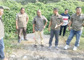 Pasca pembentukan Re-Born di Asahan tim meninjau akses jalan di simpang Teluk Manis yang ditutup oleh korporasi perkebunan.Dimana warga berharap perhatian serius dari Bobby Nasution-Surya. (Foto Ist)