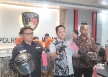 Kasat Reskrim Polrestabes Medan, Kompol Jama Kita Purba saat paparan tiga komplotan Curanmor yang kerap beraksi parkiran kawasan Medan Tembung. (Foto Ist)
