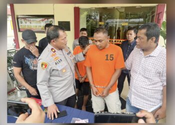 Kapolsek Medan Helvetia, Kompol Alexander saat paparan atas kasus pencurian sepeda motor. (Foto Ist)