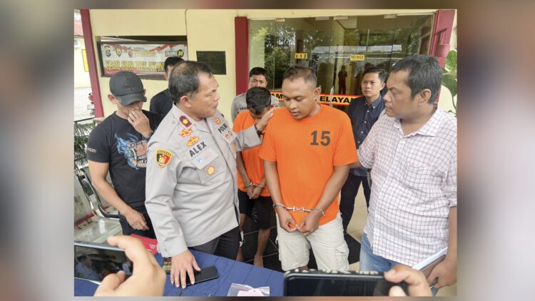 Kapolsek Medan Helvetia, Kompol Alexander saat paparan atas kasus pencurian sepeda motor. (Foto Ist)
