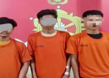 Tiga tersangka kasus dugaan pemerkosaan yang diringkus polisi. (Foto Ist)