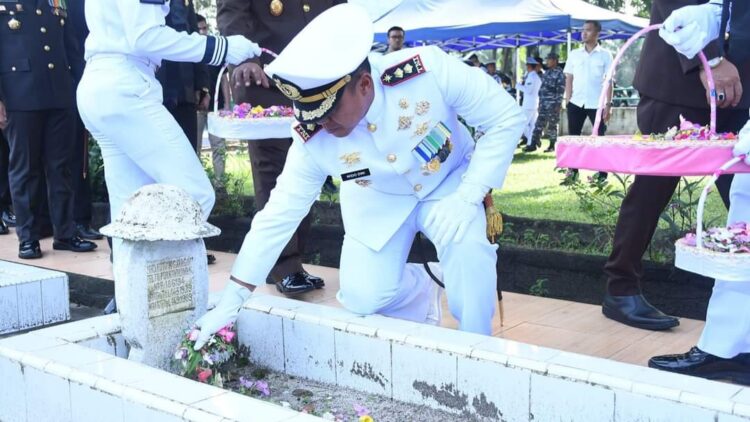 DanLanal TBA Pimpin Ziarah Nasional Sambut HUT TNI ke-79 di TMP Kisaran