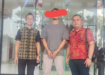 IR Mantan pemain Timnas Indonesia U-20 tahun 2005,l (baju abu-abu) ditangkap Tim Cabjari) Deli Serdang Pancurbatu di Kota Tangerang, Banten. (Foto Ist)