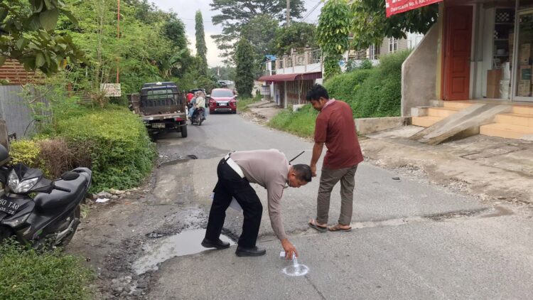 Personil Unit Gakkum Sat Lantas saat olah TKP