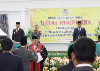 Pjs Bupati Toba, Dr. Agustinus Panjaitan hadiri Rapat Paripurna DPRD Toba