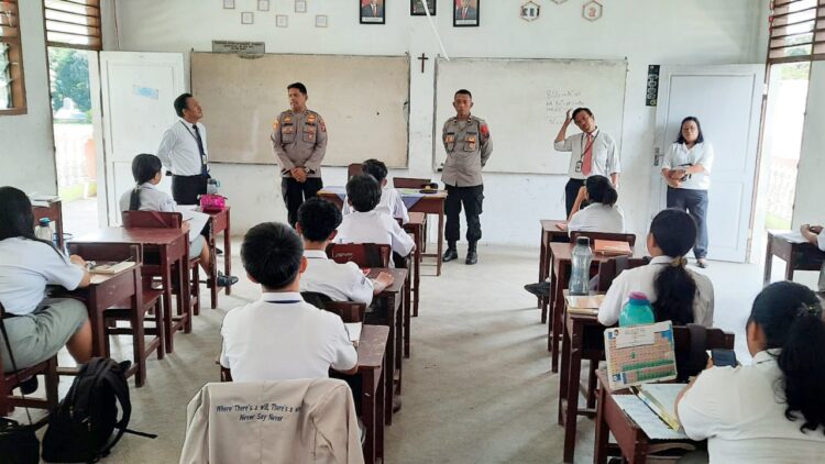 Sat Binmas Polres Siantar Penyuluhan Kenakalan Remaja di SMA Swasta YP HKBP 1