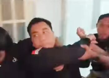 Sejumlah personil polisi menangkap Anggota DPRD Tapanuli Selatan, ESS alias B di Hotel Natama Syariah. (Foto Ist)